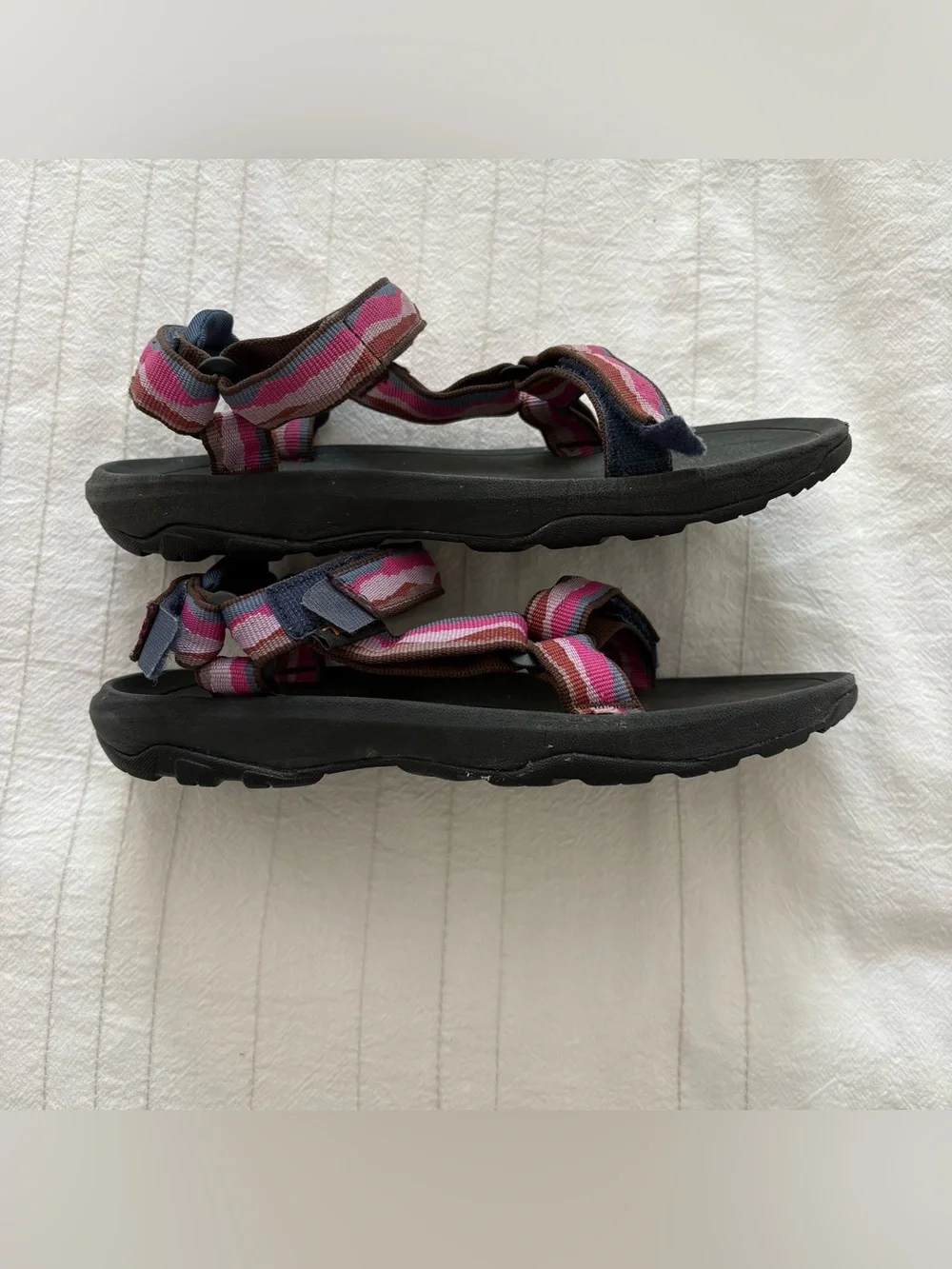 Teva Hurricane XLT 2 Sport Sandal Waves Pink Size 3 Youth Outdoor Hiking